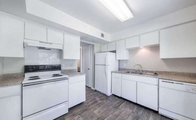 1736 Sotogrande Blvd - Photo 2 of 10