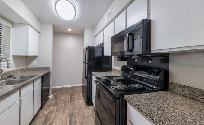 1736 Sotogrande Blvd - Photo 3 of 10