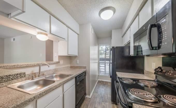 1736 Sotogrande Blvd - Photo 4 of 10