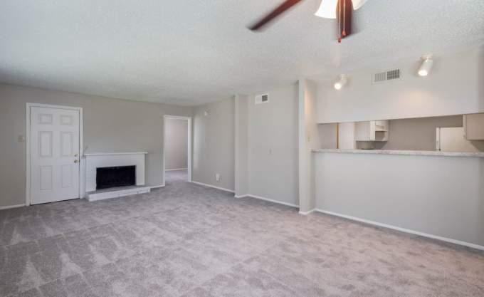 1736 Sotogrande Blvd - Photo 5 of 10