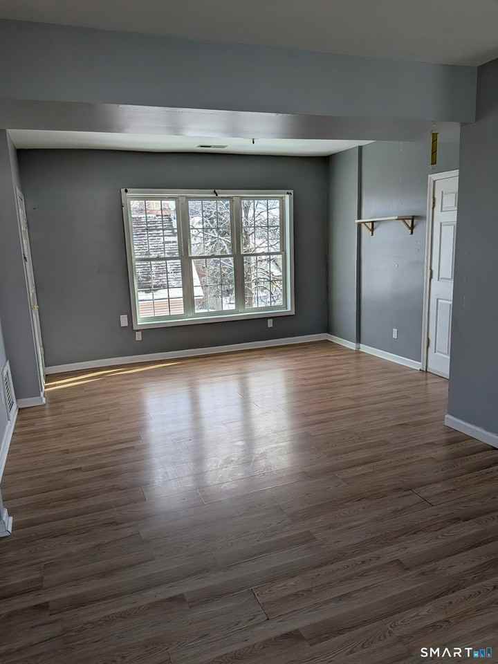 220 Munson St - Photo 3 of 11