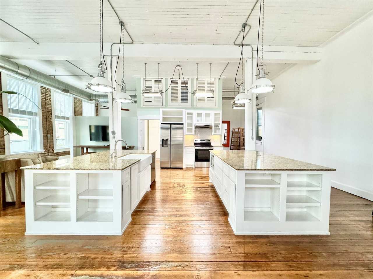 219 22nd St - Photo 5 of 35
