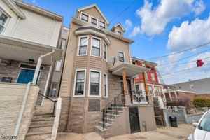 featured image of 25 Oak St Unit Bs