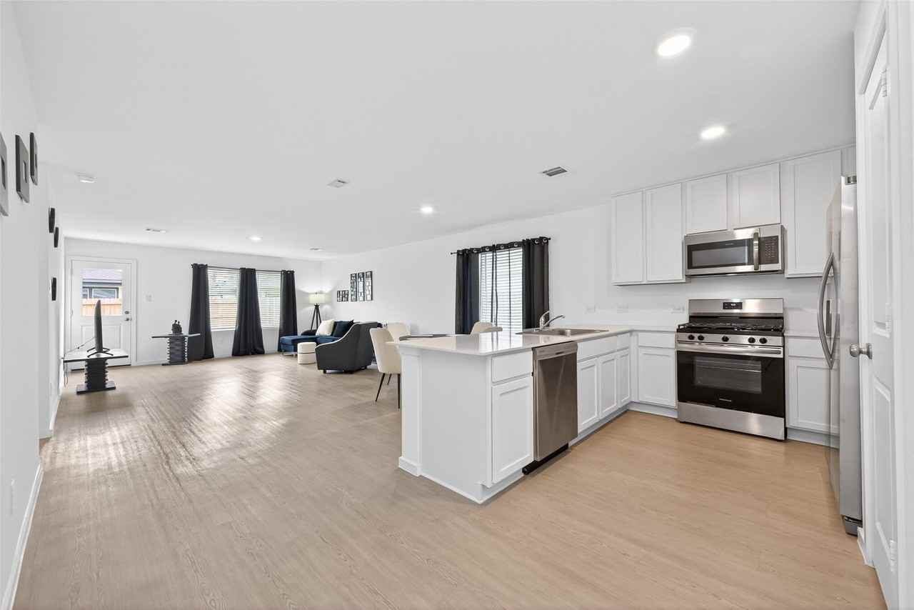 10720 Ellerston Rd - Photo 4 of 32