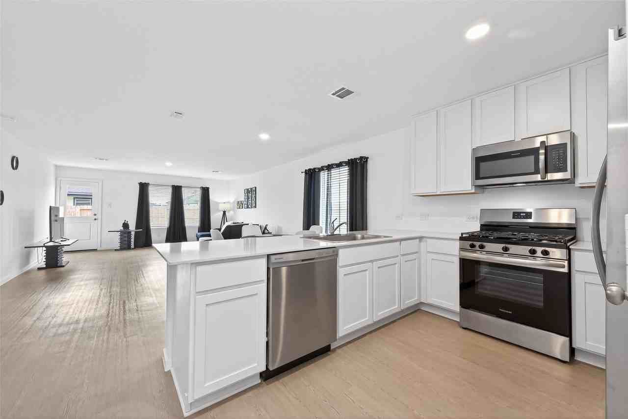 10720 Ellerston Rd - Photo 7 of 32