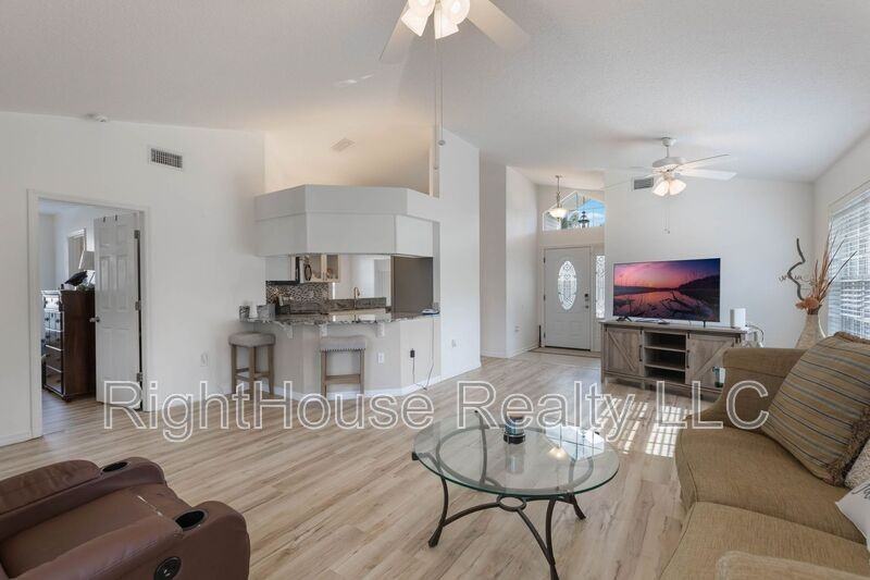 615 Juniper Way - Photo 3 of 23