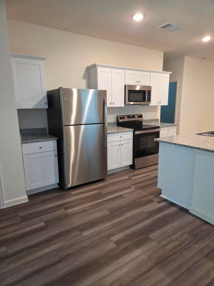 632 Craven St - Photo 4 of 22