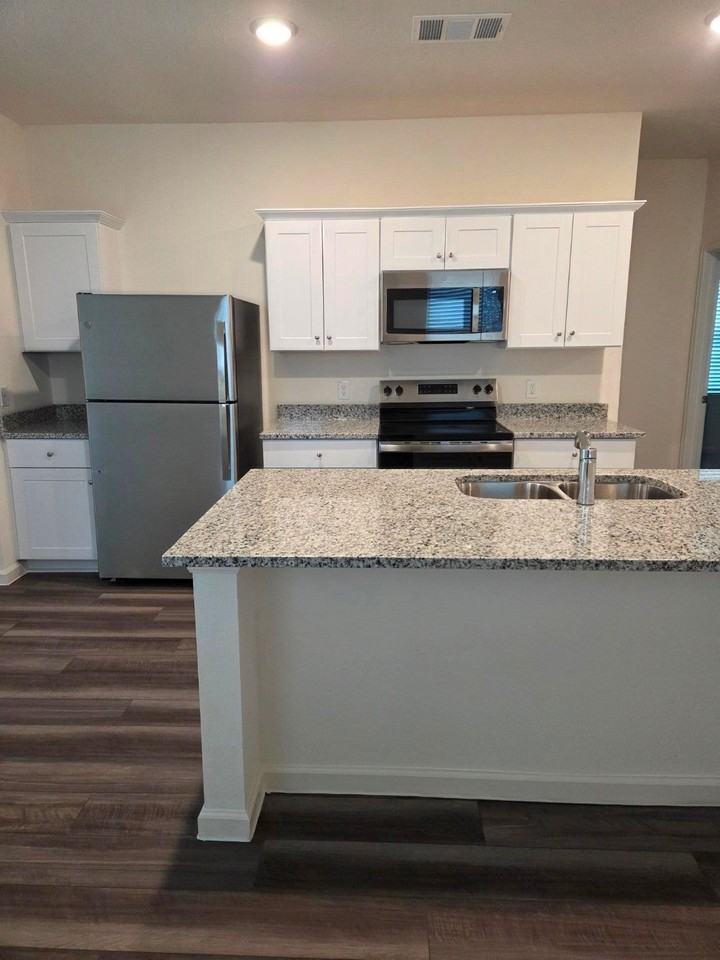 632 Craven St - Photo 5 of 22