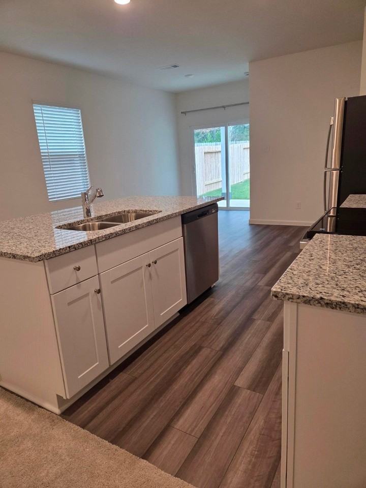 632 Craven St - Photo 6 of 22