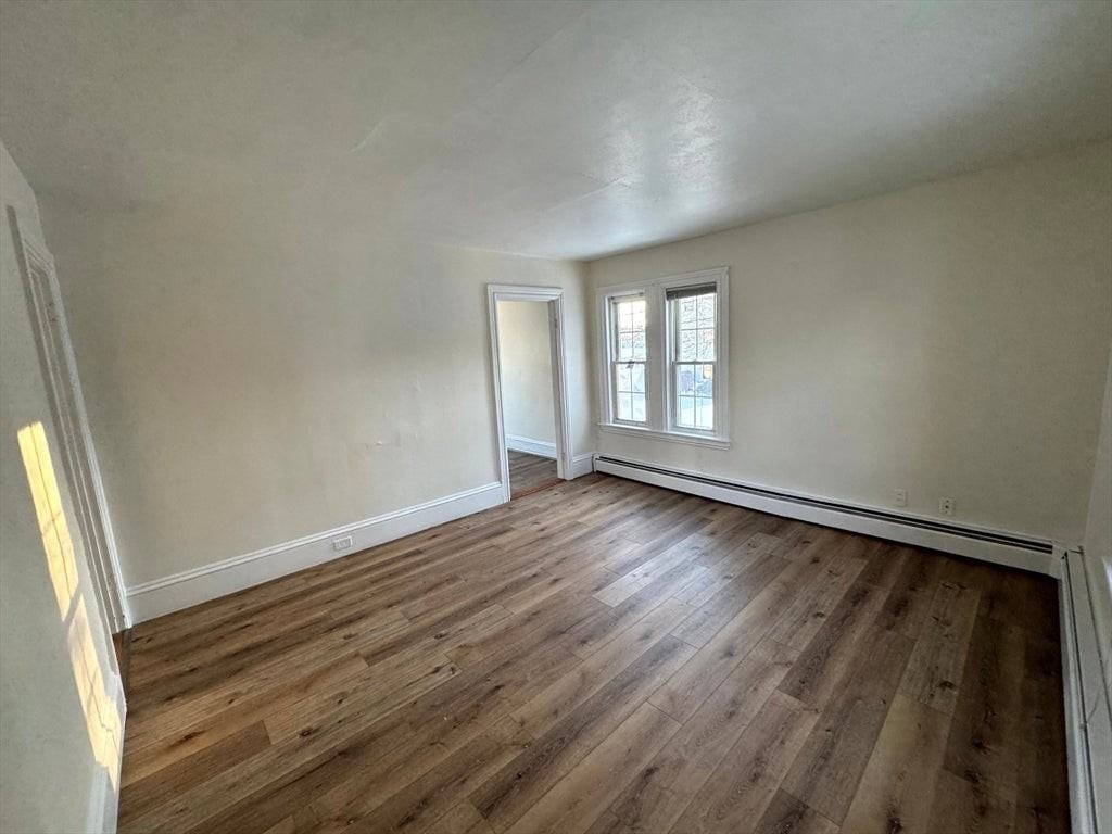 195 Court St - Photo 4 of 34