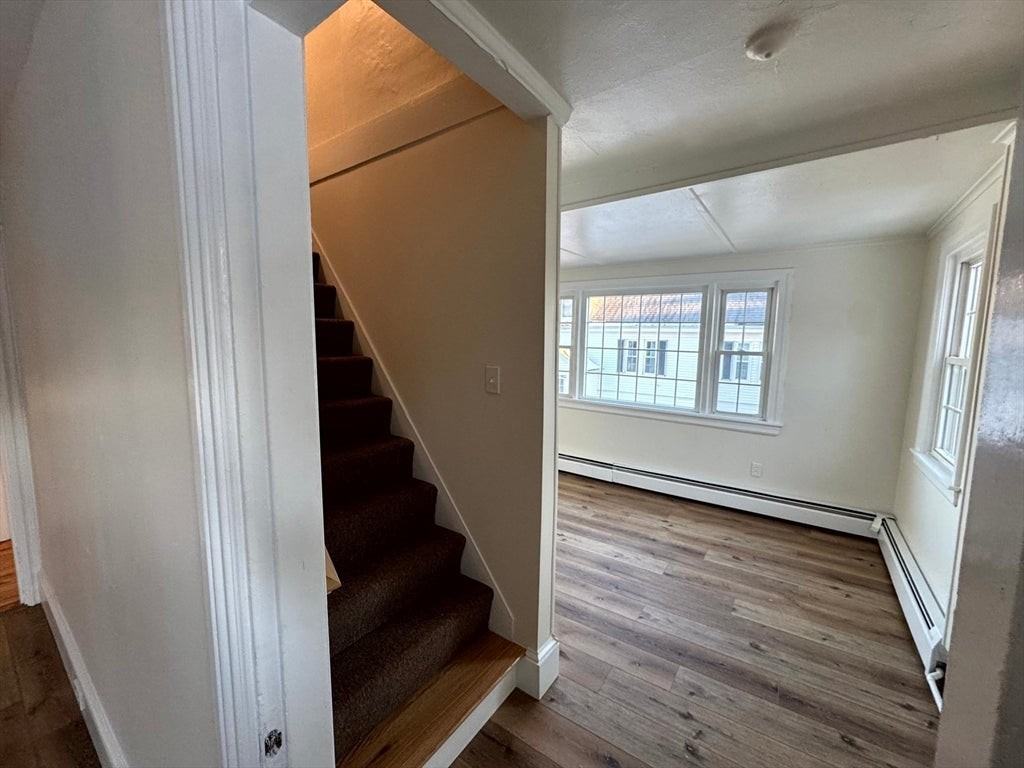 195 Court St - Photo 6 of 34