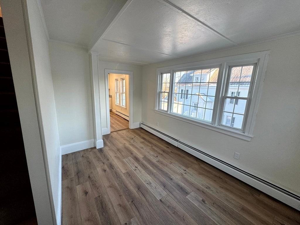 195 Court St - Photo 7 of 34