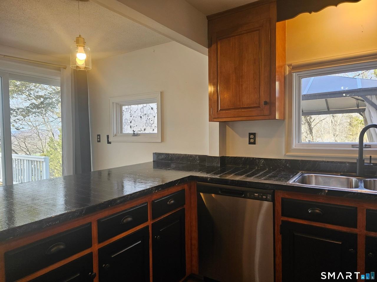932 Saybrook Rd - Photo 6 of 40
