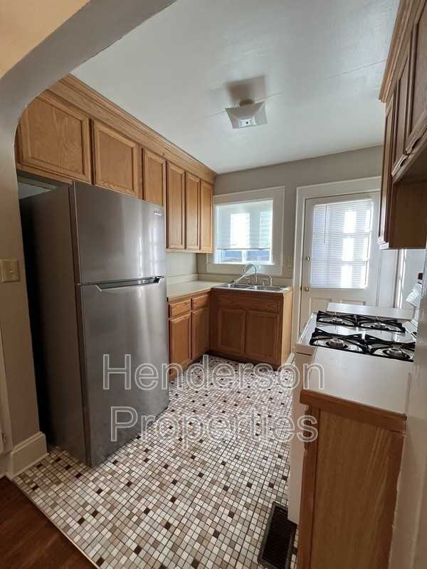 2109 Kenmore Ave - Photo 2 of 9