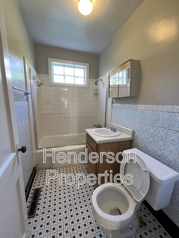2109 Kenmore Ave - Photo 6 of 9
