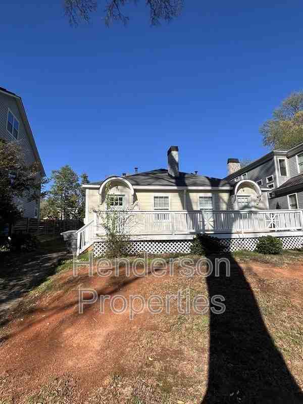 2109 Kenmore Ave - Photo 7 of 9