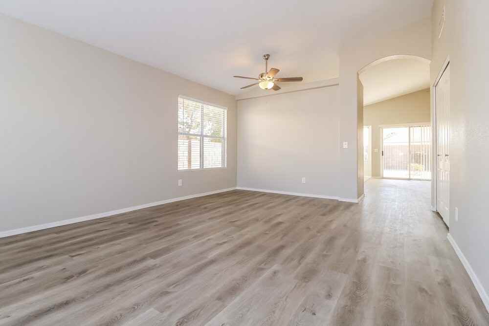 9847 W Irma Ln - Photo 5 of 16