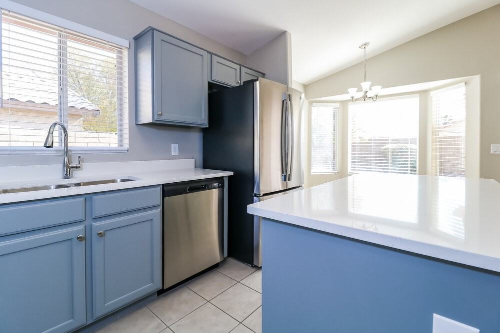 9847 W Irma Ln - Photo 7 of 16