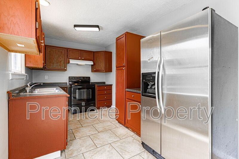 2727 S Vermont Ave - Photo 4 of 10