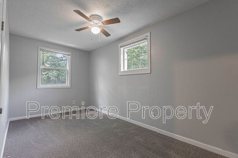 2727 S Vermont Ave - Photo 7 of 10