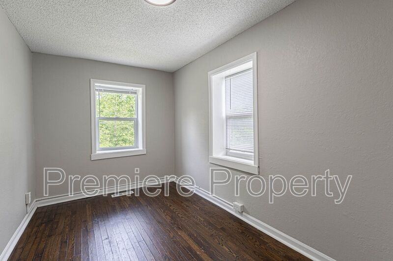 700 S Savage St - Photo 6 of 11