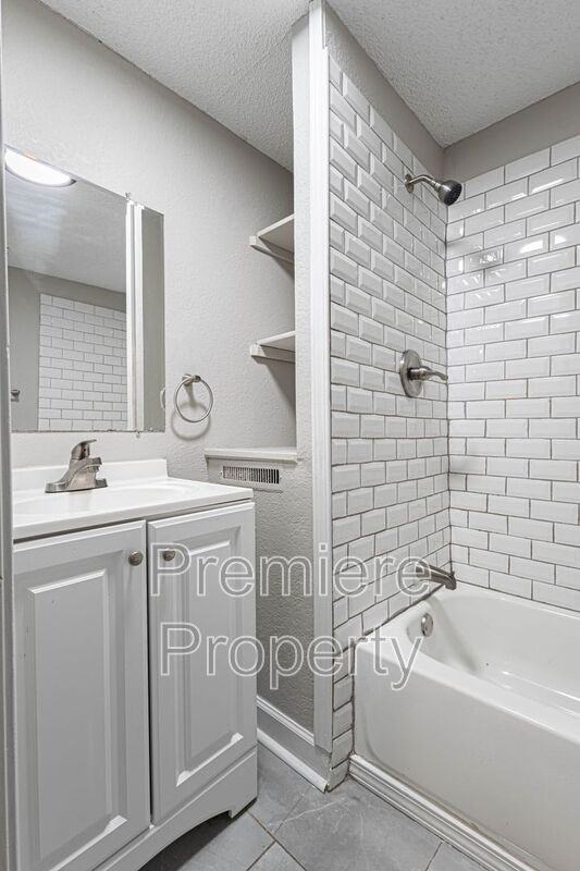 700 S Savage St - Photo 7 of 11