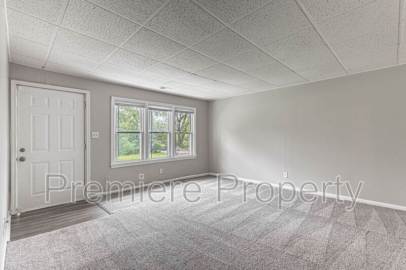 7410 E 57th St - Photo 2 of 12