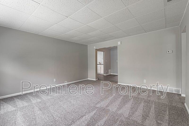 7410 E 57th St - Photo 3 of 12