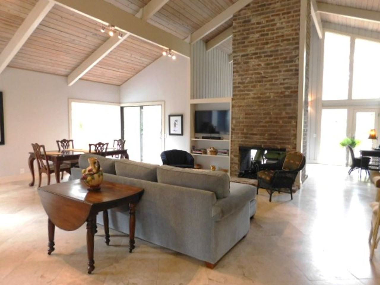 43 Wagon Rd - Photo 3 of 28