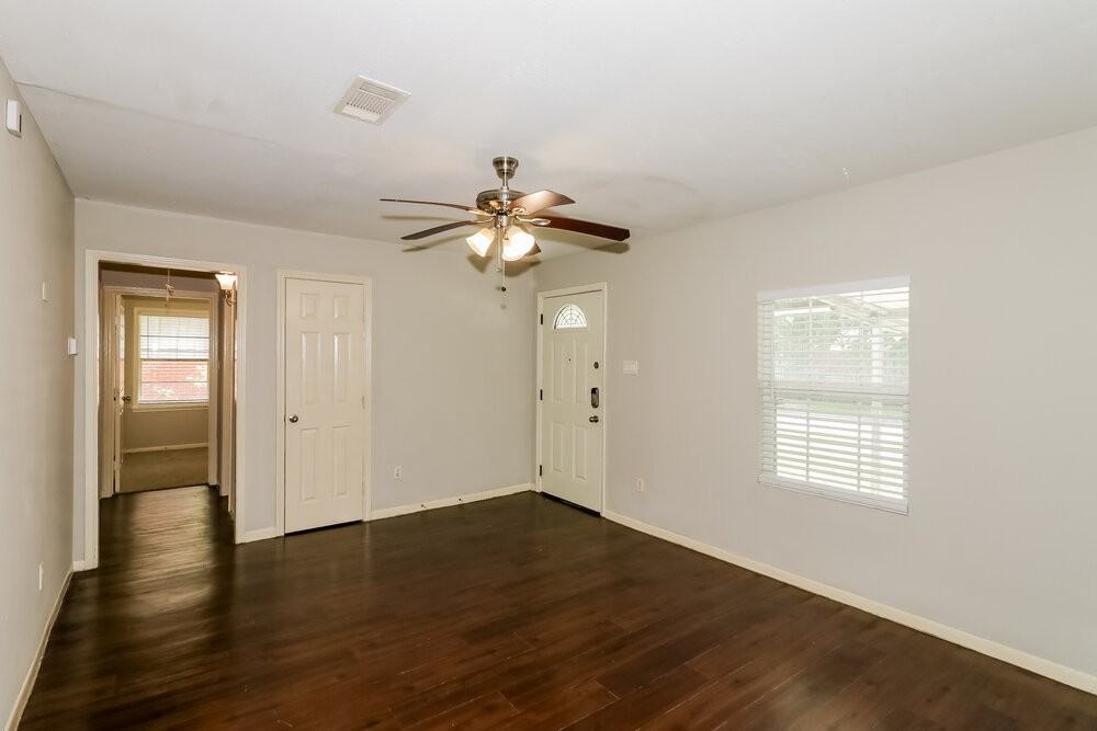 11611 Duane St - Photo 4 of 16