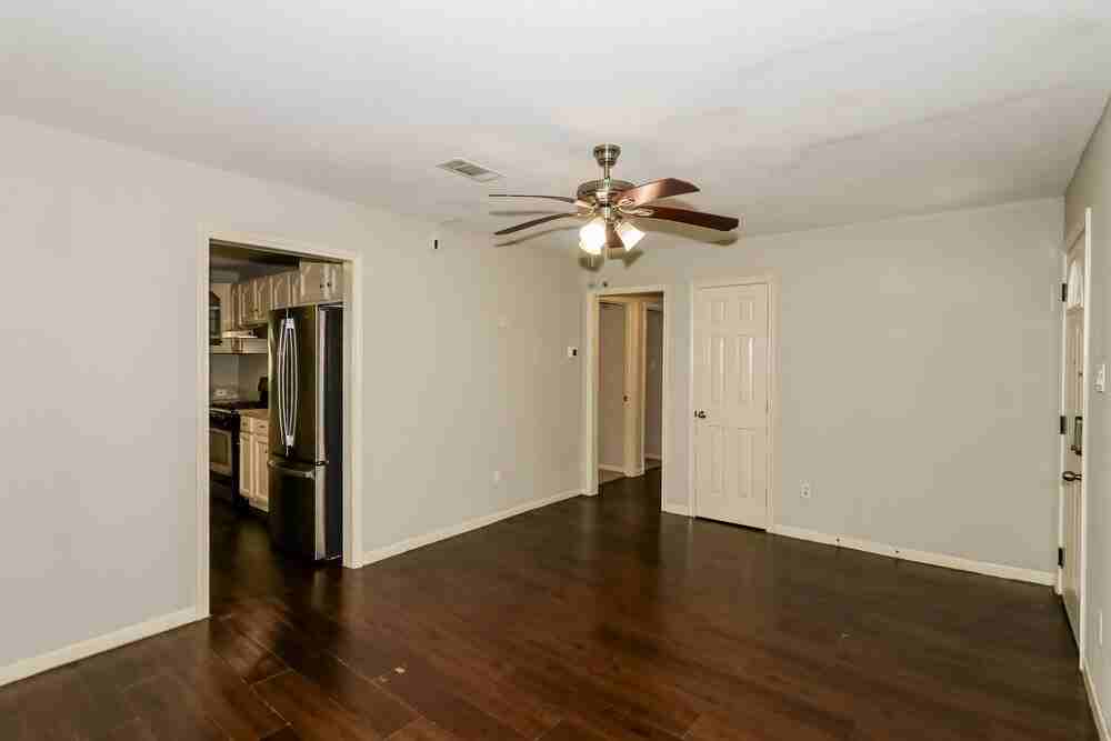 11611 Duane St - Photo 5 of 16