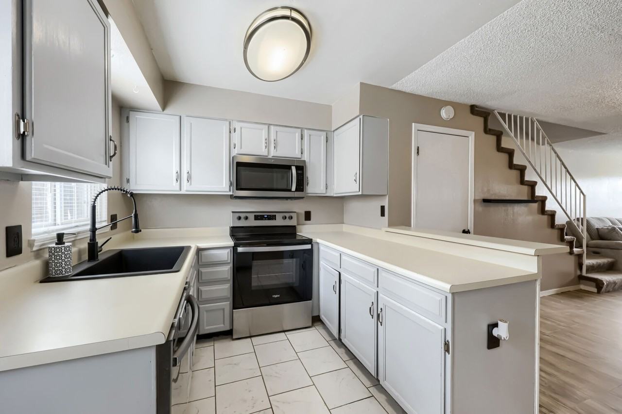 14344 E Hawaii Cir #B - Photo 3 of 17