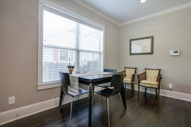 837 Woodlawn Ave - Photo 7 of 23