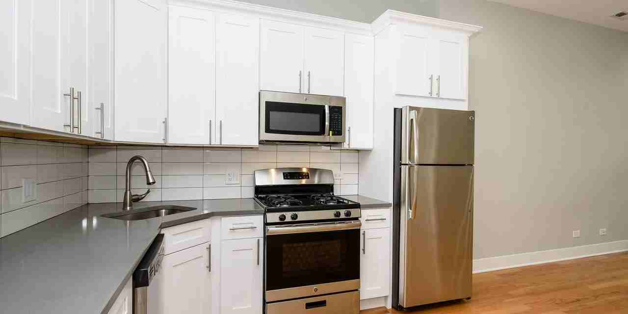 2125 W Chicago Ave