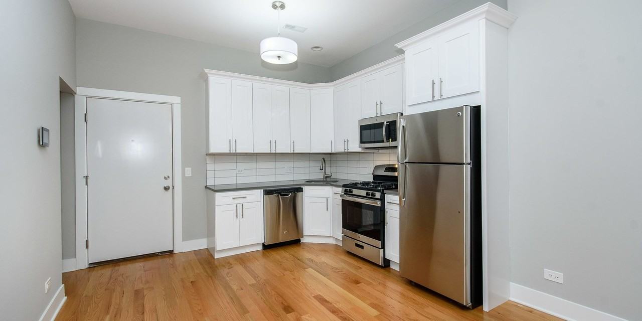 2125 W Chicago Ave - Photo 3 of 13