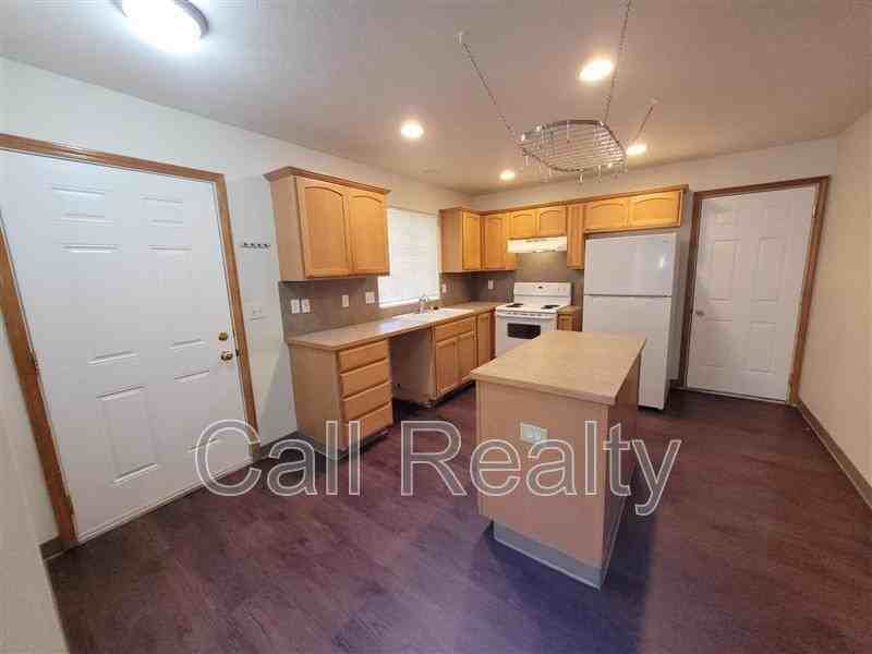 18714 E Augusta Ct - Photo 2 of 11
