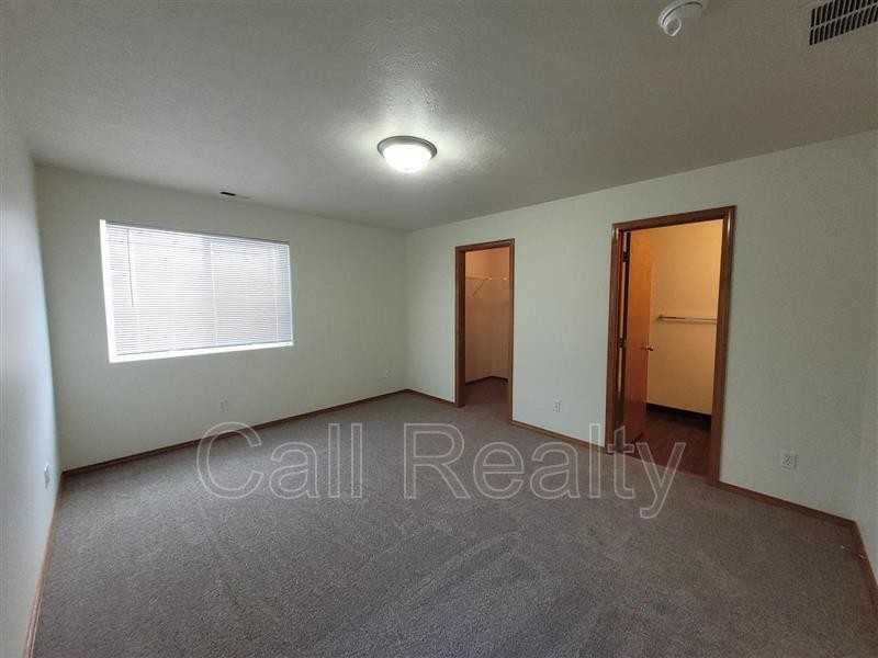 18714 E Augusta Ct - Photo 4 of 11