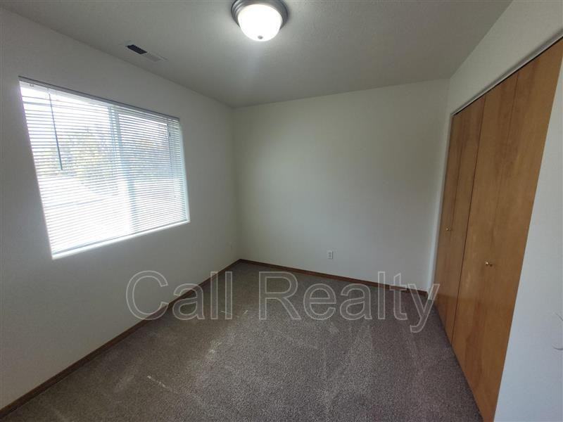 18714 E Augusta Ct - Photo 7 of 11