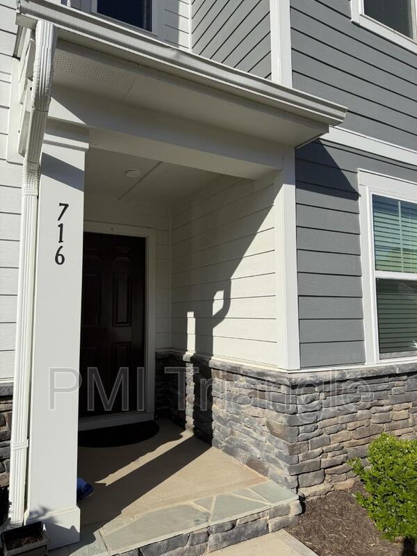 716 Cormiche Ln - Photo 2 of 18