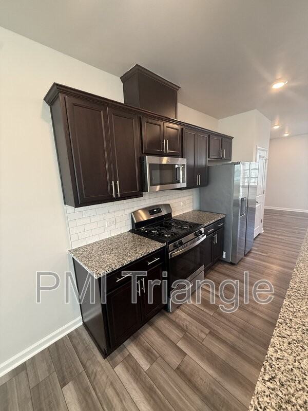 716 Cormiche Ln - Photo 4 of 18