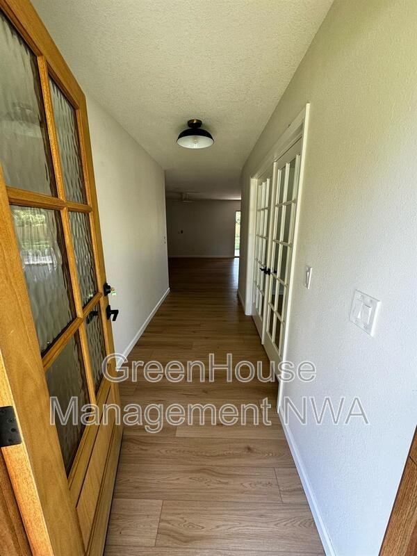 2202 Se 16th St - Photo 3 of 17