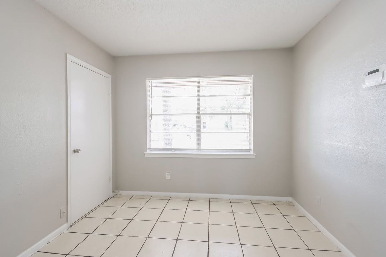 11235 Lemond Dr - Photo 2 of 15