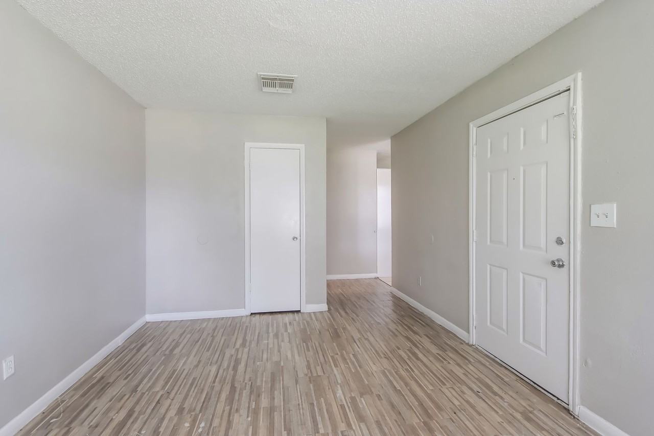 11235 Lemond Dr - Photo 3 of 15