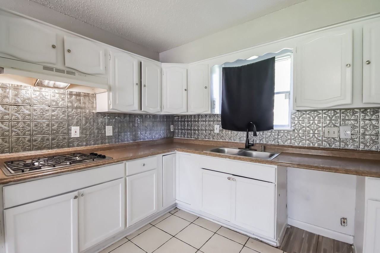 11235 Lemond Dr - Photo 6 of 15