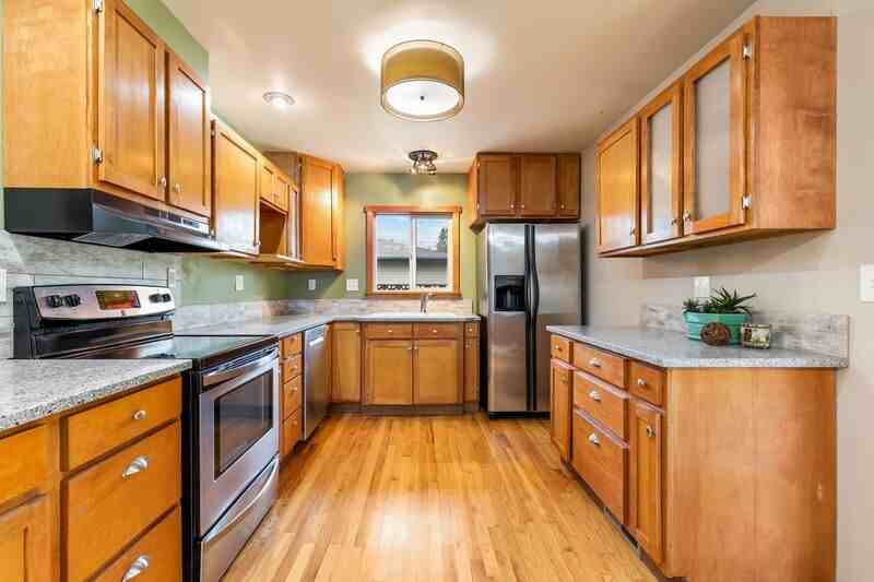 12507 Ne Knott St - Photo 3 of 26