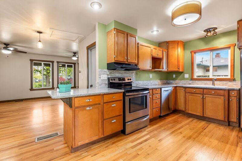 12507 Ne Knott St - Photo 5 of 26