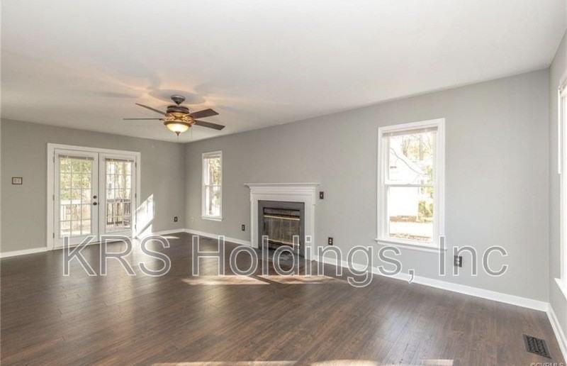 7506 Northford Ln - Photo 5 of 32