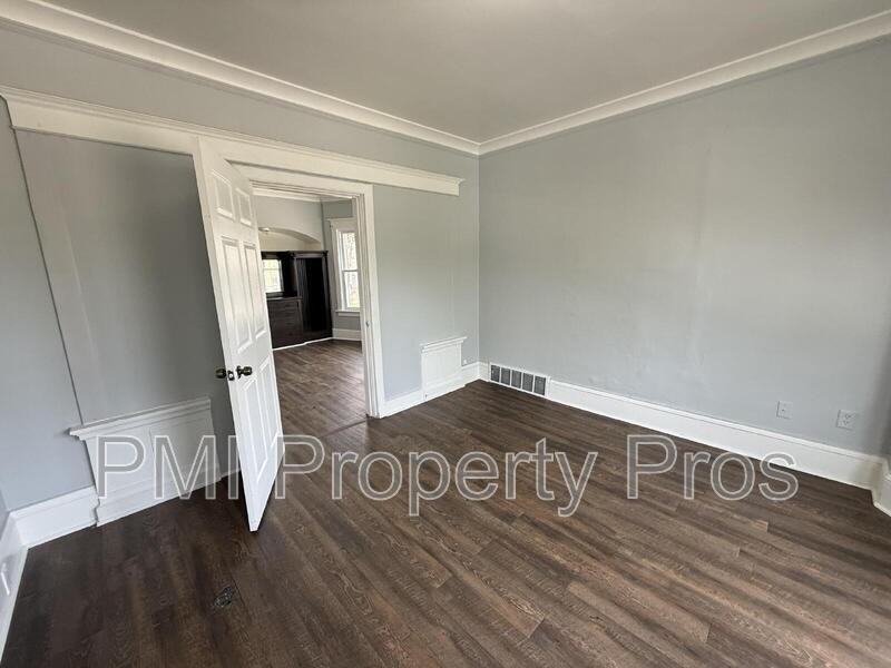 2155 N 32nd St Uppr - Photo 3 of 26