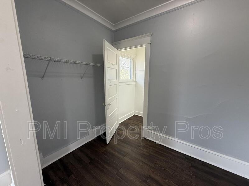 2155 N 32nd St Uppr - Photo 4 of 26