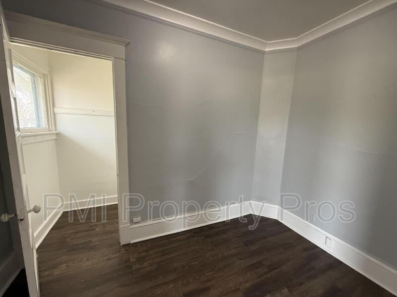 2155 N 32nd St Uppr - Photo 5 of 26